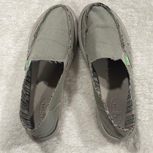 Sanuk womens slip ons. Size 9. Tan